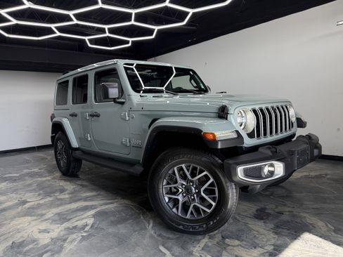 Used 2024 Jeep Wrangler Unlimited Sahara w/ Technology Group AWD/4WD image 6