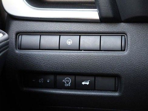 Used 2025 Nissan Rogue SV AWD/4WD image 18