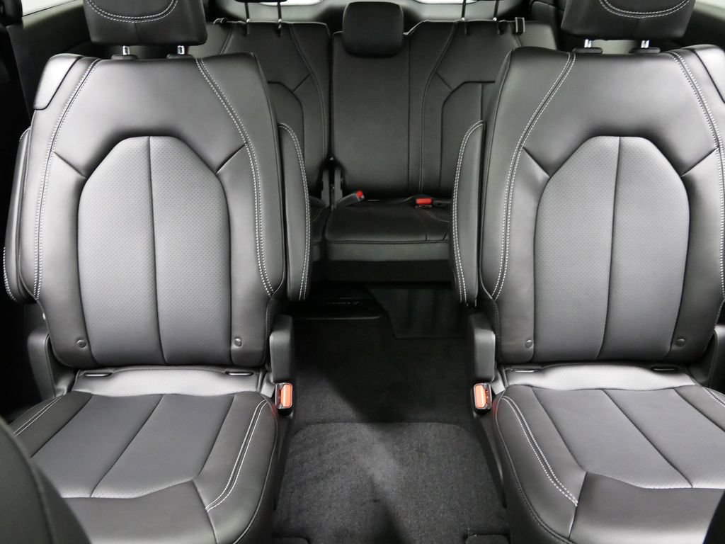 New 2026 Chrysler Pacifica Select AWD/4WD image 32