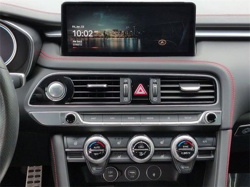 Used 2022 Genesis G70 3.3T image 17