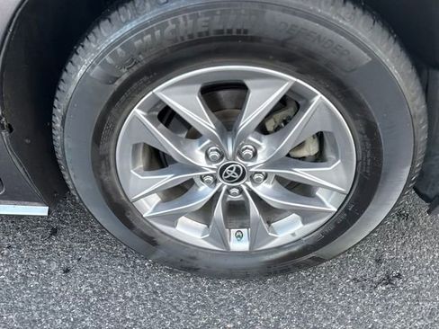 Used 2021 Toyota Sienna XLE image 15