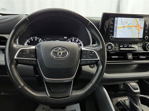 Certified 2022 Toyota Highlander XLE image 41