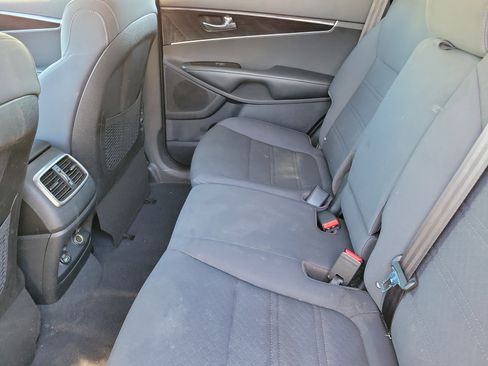 Used 2020 Kia Sorento LX w/ LX I4 Convenience Package image 6