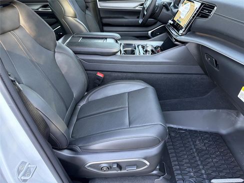 New 2026 Jeep Grand Wagoneer 4WD image 10