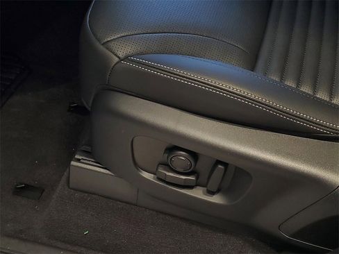 New 2026 Land Rover Discovery Limited Edition image 9