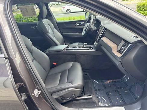 Certified 2022 Volvo XC60 B5 Momentum w/ Advanced Package AWD/4WD image 15