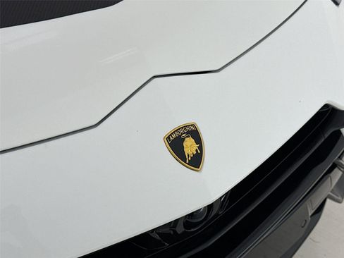 Used 2024 Lamborghini Urus Performante AWD/4WD image 36