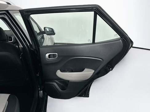 Used 2025 Hyundai Venue SEL FWD image 31