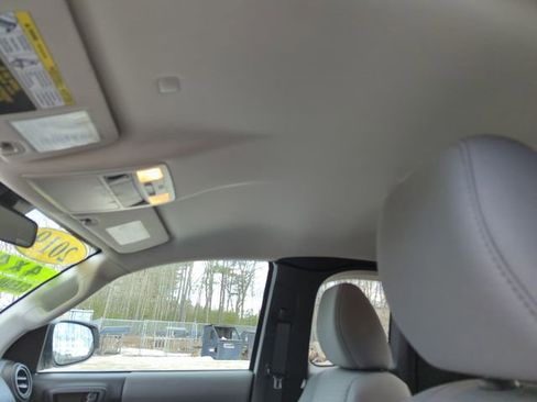 Used 2019 Toyota Tacoma SR image 22