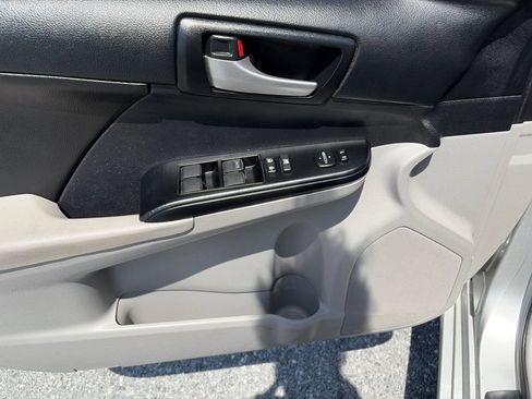 Used 2014 Toyota Camry LE FWD image 16