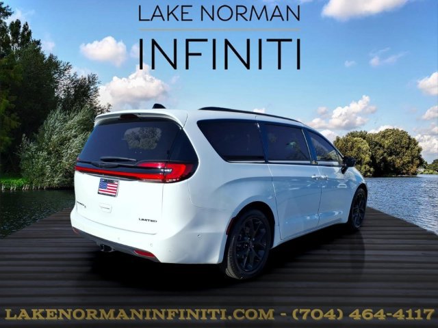 Used 2024 Chrysler Pacifica Limited w/ Uconnect Theater Family Group FWD image 24