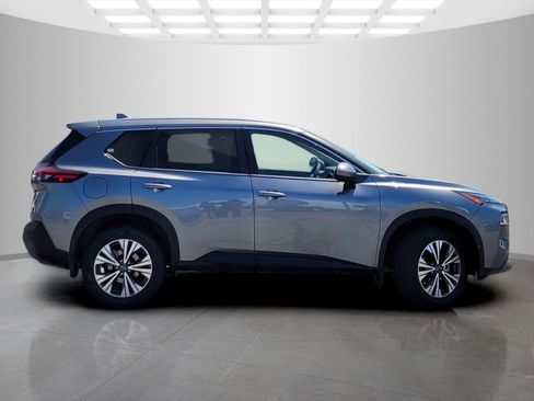 Used 2023 Nissan Rogue SV FWD image 3