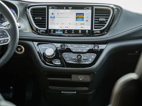 New 2026 Chrysler Pacifica Select FWD image 27