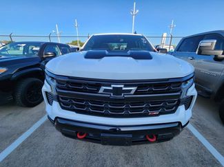 Used 2023 Chevrolet Silverado 1500 LT Trail Boss w/ LPO, Dark Essentials Package AWD/4WD video 2