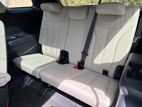 Used 2023 Hyundai Palisade Limited FWD image 13