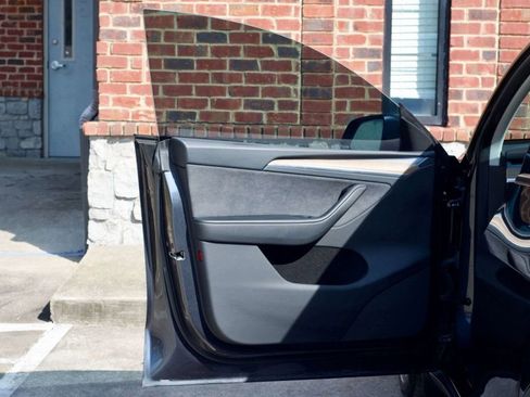 Used 2024 Tesla Model Y Long Range image 17