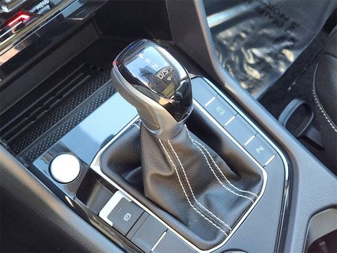 New 2026 Volkswagen Taos SEL image 15