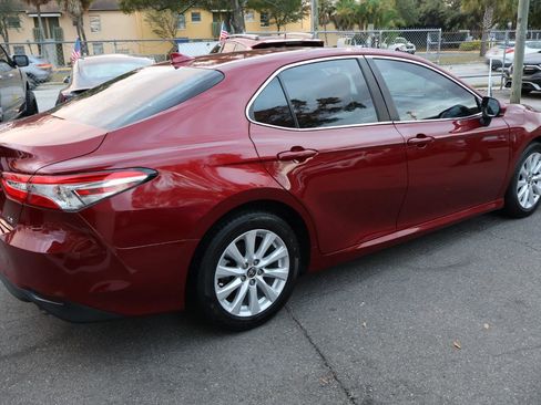 Used 2020 Toyota Camry LE image 5