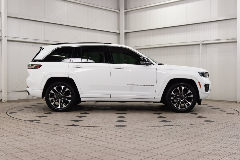 Used 2022 Jeep Grand Cherokee Overland w/ Luxury Tech Group IV AWD/4WD image 9