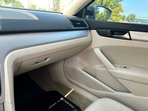 Used 2013 Volkswagen Passat TDI SE image 14