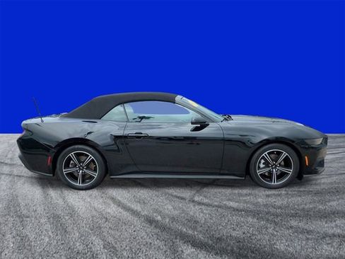 Used 2025 Ford Mustang Convertible image 3