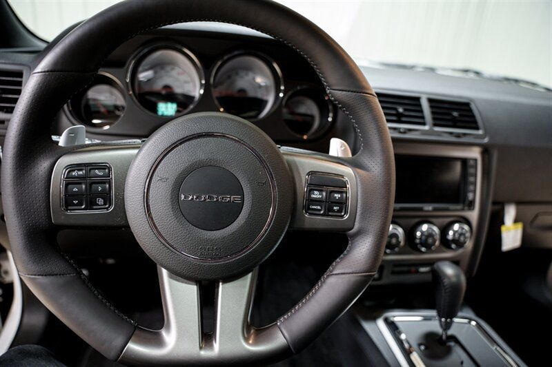 Used 2014 Dodge Challenger SXT RWD image 17