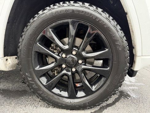 Used 2019 Jeep Grand Cherokee Altitude image 22