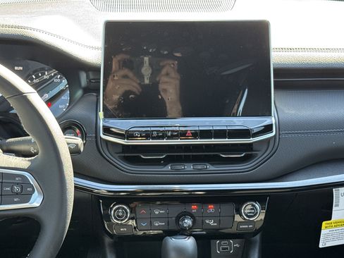 New 2026 Jeep Compass Latitude image 16