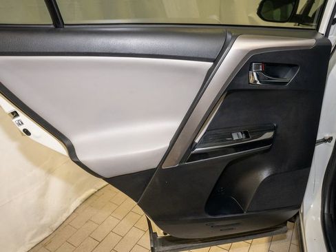 Used 2016 Toyota RAV4 Limited image 10