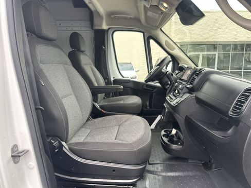 Used 2025 RAM ProMaster 2500 w/ Convenience Group FWD image 22