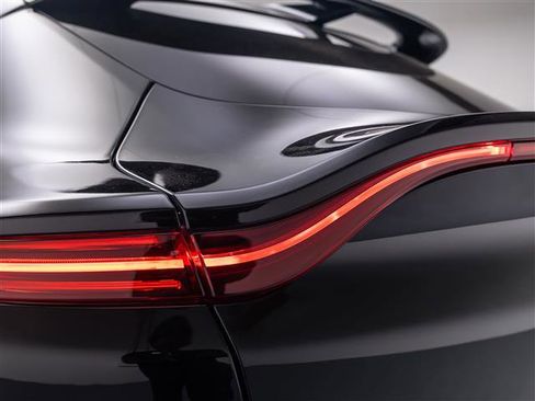 Used 2022 Aston Martin DBX image 32