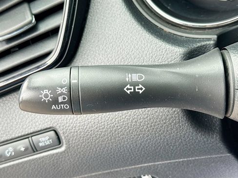 Used 2018 Nissan Rogue SV FWD image 12