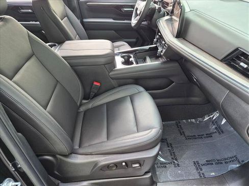 Used 2025 Chevrolet Tahoe Z71 w/ Comfort Package AWD/4WD image 22