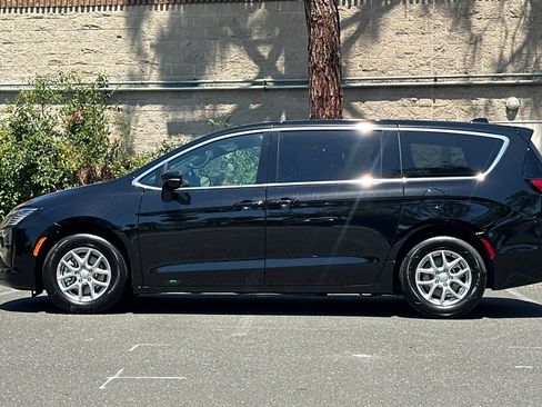 New 2027 Chrysler Pacifica Select FWD image 6