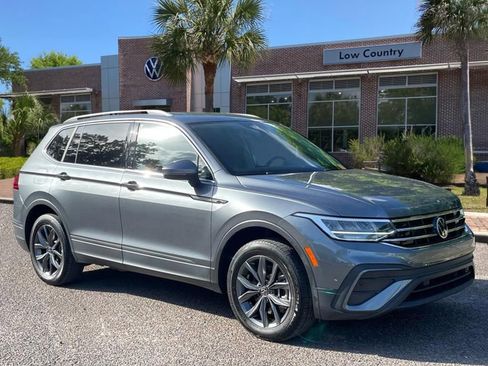 Used 2022 Volkswagen Tiguan SE FWD image 1