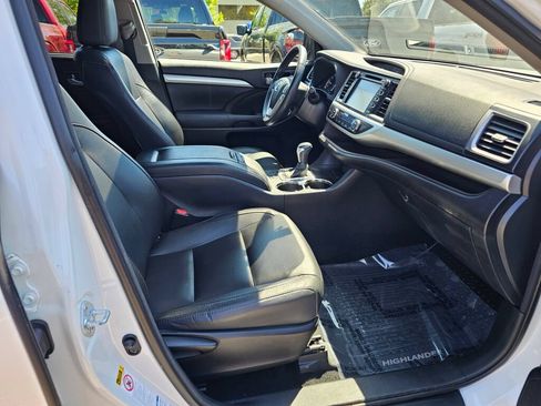 Used 2015 Toyota Highlander XLE AWD/4WD image 13