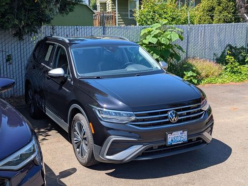 Used 2024 Volkswagen Tiguan Wolfsburg Edition AWD/4WD image 8