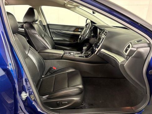 Used 2023 Nissan Maxima SV w/ Floor Mat Group FWD image 11