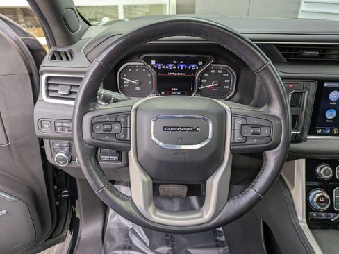 Used 2021 GMC Yukon XL Denali w/ Denali Ultimate Package image 17