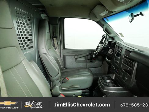 Used 2017 GMC Savana 2500 RWD image 17