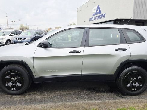 Used 2016 Jeep Cherokee Sport w/ Cold Weather Group AWD/4WD image 3