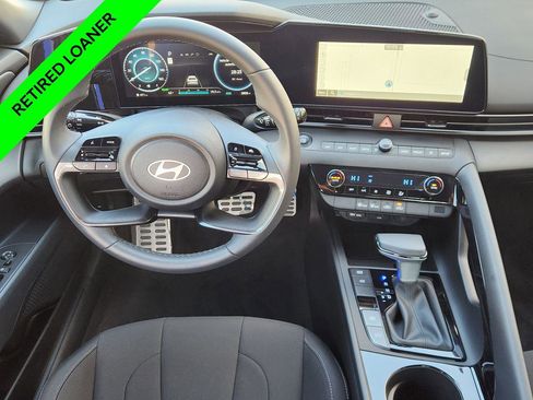 New 2025 Hyundai Elantra SEL image 27