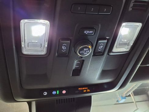 Used 2023 Chevrolet Suburban Premier AWD/4WD image 27