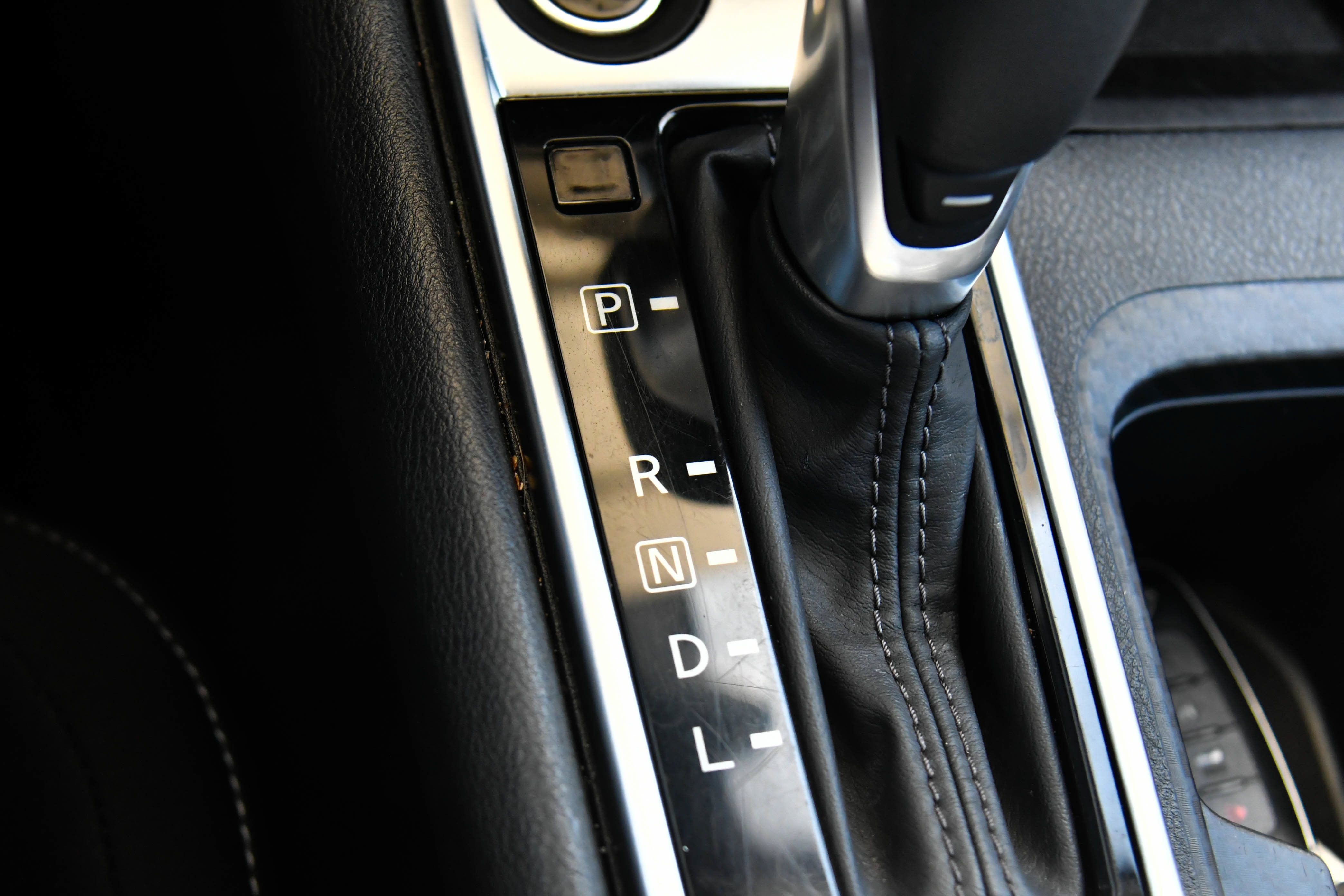 Used 2025 Nissan Sentra SV FWD image 23