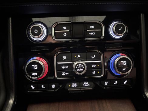 Used 2023 GMC Yukon XL Denali Ultimate image 18