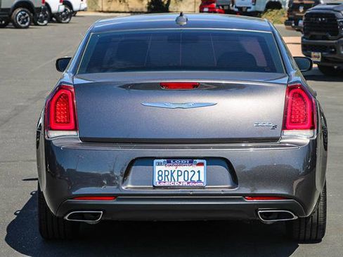Used 2018 Chrysler 300 S image 3