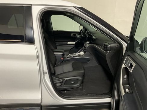 Used 2022 Ford Explorer XLT AWD/4WD image 36