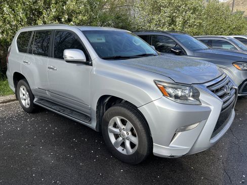 Used 2015 Lexus GX 460 w/ Navigation Package image 2