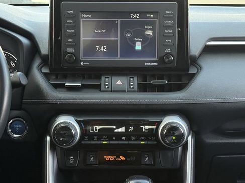Used 2022 Toyota RAV4 XLE Premium image 18
