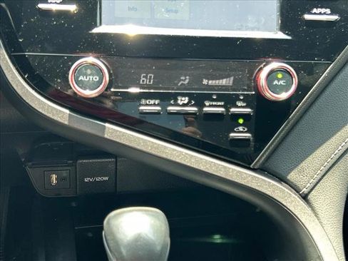 Used 2019 Toyota Camry SE w/ Convenience Package FWD image 14